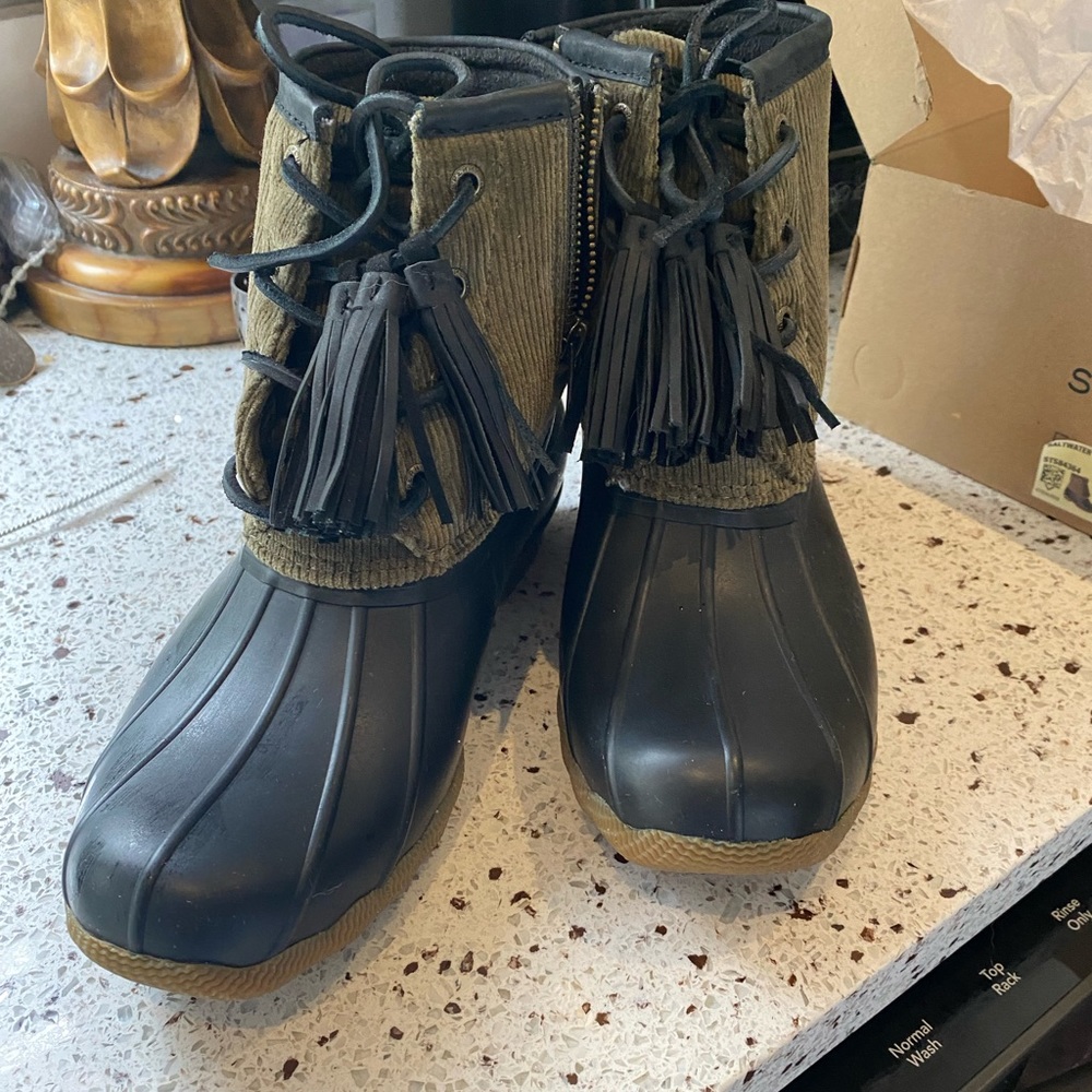 NIB Sperry Saltwater Corduroy Duck Boot- size 7